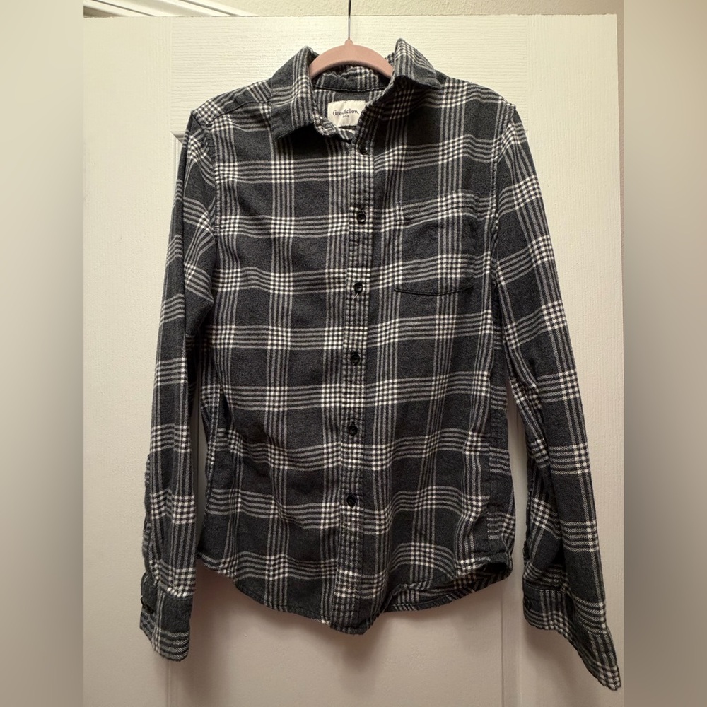 Set of 2 Men’s Button Down Shirts: Old Navy & Goodfellow - S - Picture 2 of 8